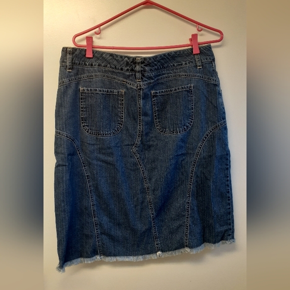 Womens' Gloria Vanderbilt light denim skirt - size 12 - Picture 2 of 4